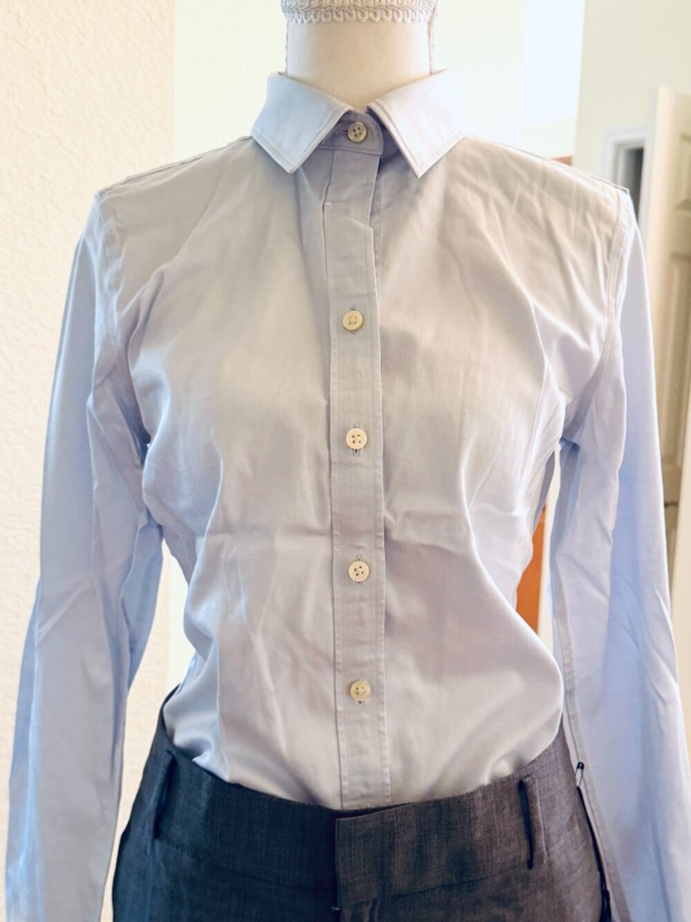 Beautiful Classic light blue Banana Republic "Non-Iron Fitted" button-down shirt - Picture 2 of 3